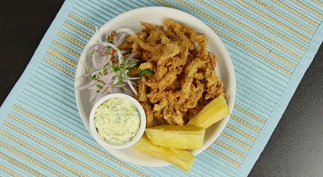 Mira la receta y secretos del delicioso chicharrón de pota para cocinarlo en casa de forma rápida. Mira la receta y secretos del delicioso chicharrón de pota para cocinarlo en casa de forma rápida.