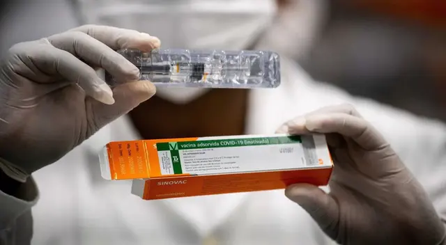 Un 5,3 % de los vacunados registró efectos adversos de baja gravedad. Un 5,3 % de los vacunados registró efectos adversos de baja gravedad.