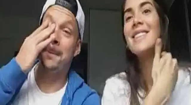 Mario Hart contó que su esposa Korina Rivadeneira siente dolor al alimentar a su bebé, por lo que llamaron a un doctor para que los asesore.