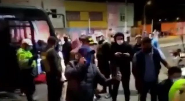 PNP irrumpe en cumpleaños de líder de Zaperoko cuando realizaba fiesta en el Callao. PNP irrumpe en cumpleaños de líder de Zaperoko cuando realizaba fiesta en el Callao.