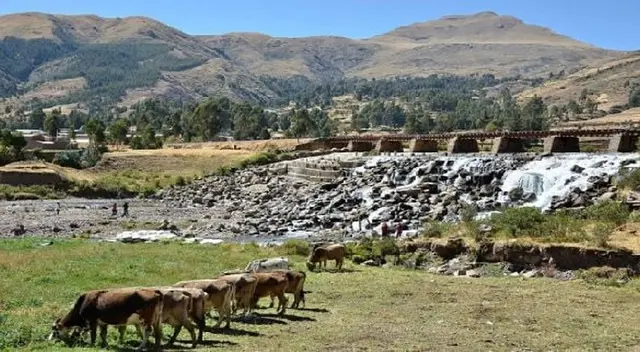 Está ubicada sobre los 3,500 metros sobre el nivel del mar.