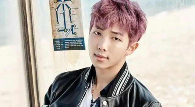El líder de BTS, Kim Nam-Joon, más conocido como RM, sorprendió al hablar de las dificultades en la pandemia y mandar un mensaje de aliento a su Army. El líder de BTS, Kim Nam-Joon, más conocido como RM, sorprendió al hablar de las dificultades en la pandemia y mandar un mensaje de aliento a su Army.