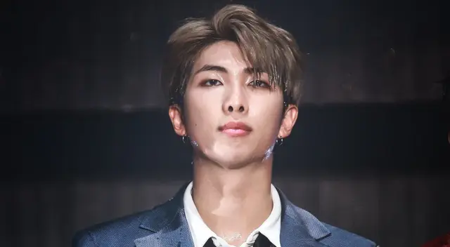 El líder de BTS, Kim Nam-Joon, más conocido como RM, sorprendió al hablar de las dificultades en la pandemia y mandar un mensaje de aliento a su Army. El líder de BTS, Kim Nam-Joon, más conocido como RM, sorprendió al hablar de las dificultades en la pandemia y mandar un mensaje de aliento a su Army.