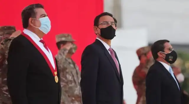 Vizcarra se reencuentra con Merino en ceremonia por el Día de las FF. AA.