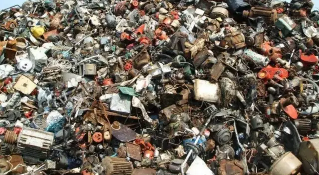 Reto viral: encuentra al gato escondido en la chatarra.