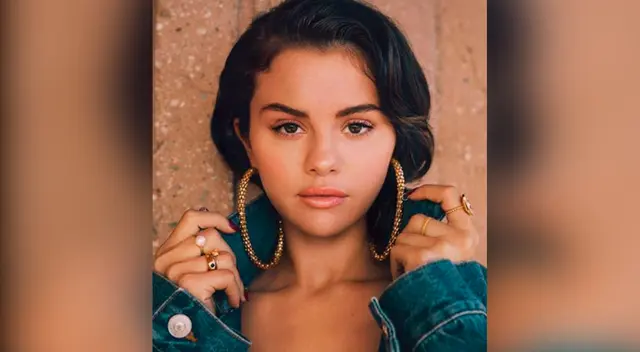 La cantante Selena Gómez reveló que al principio tuvo vergüenza de mostrar su cicatriz, pero ahora la luce con orgullo. La cantante Selena Gómez reveló que al principio tuvo vergüenza de mostrar su cicatriz, pero ahora la luce con orgullo.