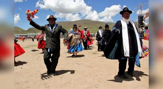 Existen dos versiones del Huaylarsh: el antiguo o rural tradicional y el mestizo moderno.