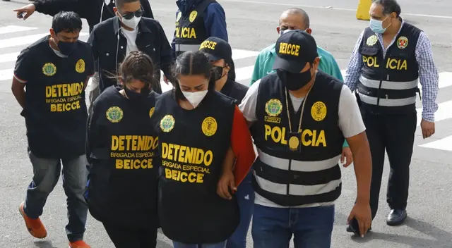 PNP intervino a sujetos que falsificaban documentos en el Cercado de Lima. PNP intervino a sujetos que falsificaban documentos en el Cercado de Lima.