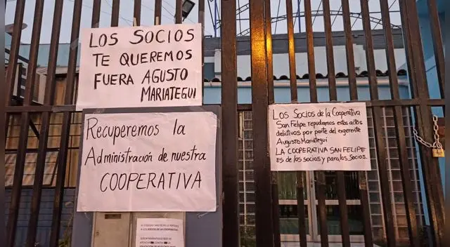 colegio San Felipe es tomada por antigua administración