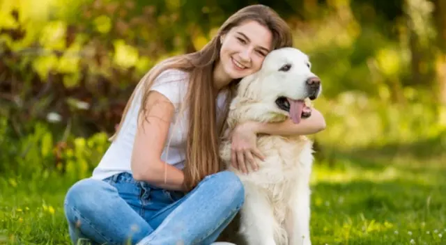 En Facebook, se volvió viral un cachorro por el comportamiento que tiene con su dueño donde evita que se vaya a trabajar. En Facebook, se volvió viral un cachorro por el comportamiento que tiene con su dueño donde evita que se vaya a trabajar.