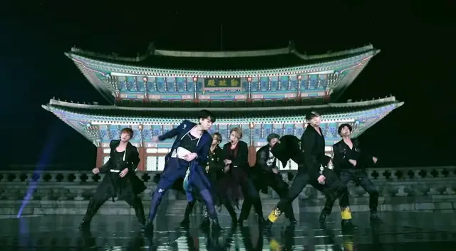 BTS comenzó la #BTSWeek en el Tonight Show cantando “Idol” en el Palacio de Gyeongbokgung, mientras utilizaban atuendos coreanos tradicionales. BTS comenzó la #BTSWeek en el Tonight Show cantando “Idol” en el Palacio de Gyeongbokgung, mientras utilizaban atuendos coreanos tradicionales.