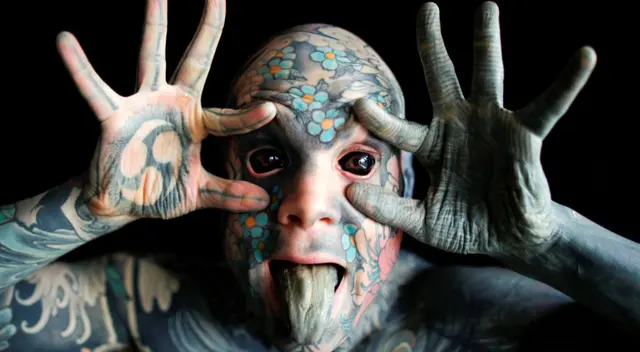 'Freaky Hoody', el hombre más tatuado de Francia. 'Freaky Hoody', el hombre más tatuado de Francia.