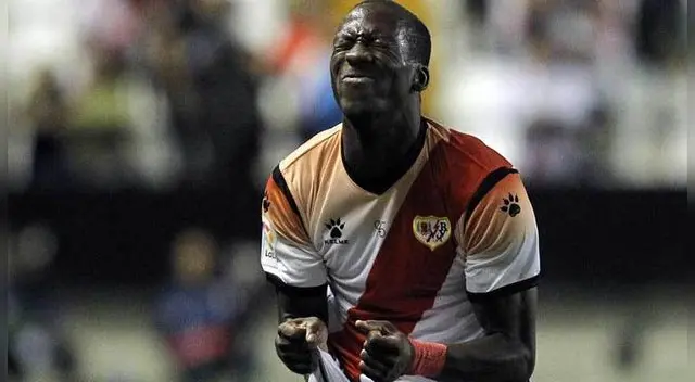 Luis Advíncula se manda contra sus detractores.