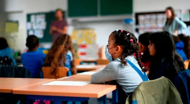 Aumentan casos de COVID-19 en los niños luego de reapertura de colegios