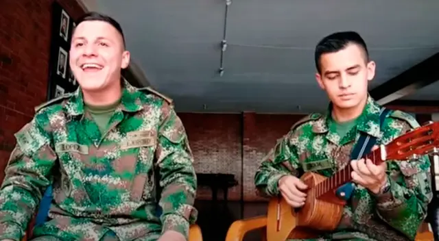 Militares cantan ‘Vida de Rico’ de Camilo Militares cantan ‘Vida de Rico’ de Camilo
