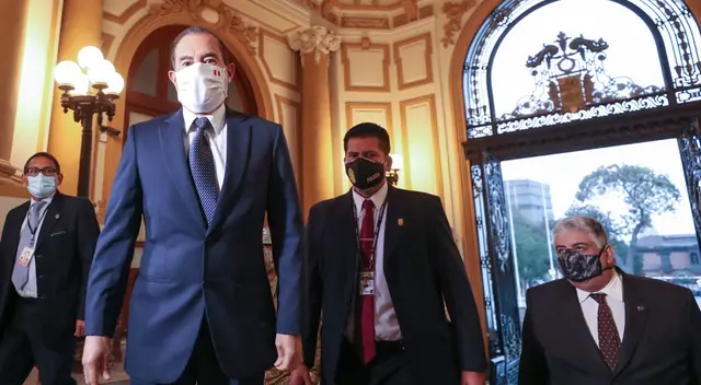El premier Walter Martos y Manuel Merino de Lama se reunieron esta tarde en el Congreso. El premier Walter Martos y Manuel Merino de Lama se reunieron esta tarde en el Congreso.