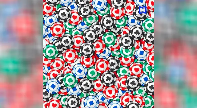 ¿Puedes hallar los cinco caramelos escondidos entre las fichas de póker? ¿Puedes hallar los cinco caramelos escondidos entre las fichas de póker?