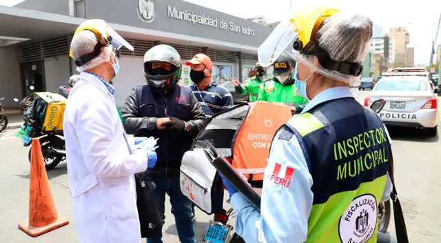 Además, supervisaron que los trabajadores cuenten con los equipos de protección personal (EPP) como mascarilla y alcohol gel para la desinfección constante.