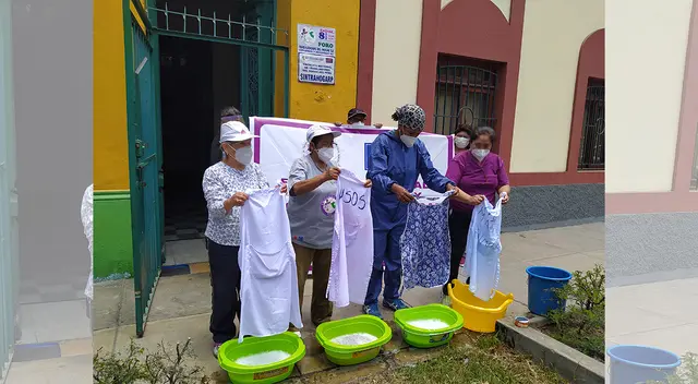 trabajadoras lavan mandiles cerrando un ciclo de injusticias. trabajadoras lavan mandiles cerrando un ciclo de injusticias.