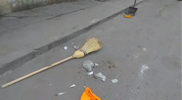 Agreden a mujer que realizaba trabajos de limpieza pública en San Luis. Agreden a mujer que realizaba trabajos de limpieza pública en San Luis.