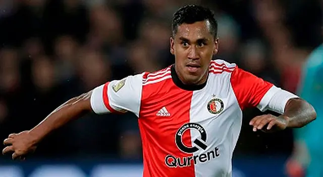 Renato Tapia fue captado en el Estadio Balaídos mientras hacía un pase hasta que apareció en cámaras publicidad de dos marcas importantes en Perú que dejaron impactos a los interautas.