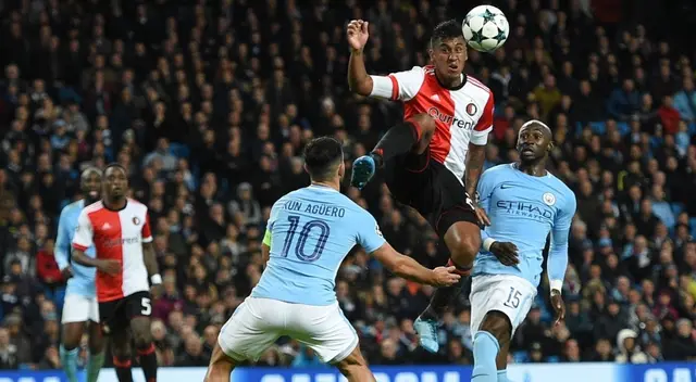 Un peculiar detalle se pudo observar en el duelo entre Celta de Vigo y Barcelona. En el estadio de Balaídos aparecieron dos marcas peruanas cuando captaron a Renato Tapia en pleno juego.