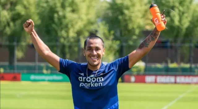 Renato Tapia era captado en el estadio Balaídos mientras en el fondo se podía observar la publicidad de dos marcas peruanas en el gran show de LaLiga Santander.