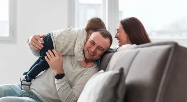 Son S/500 que el Ministerio de Vivienda entrega  a miles de peruanos como bono renta joven para pagar el alquiler del departamento.