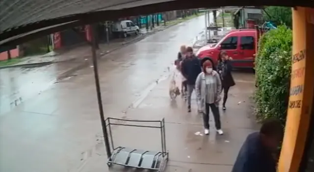 Las cámaras de seguridad captaron el momento del ataque.