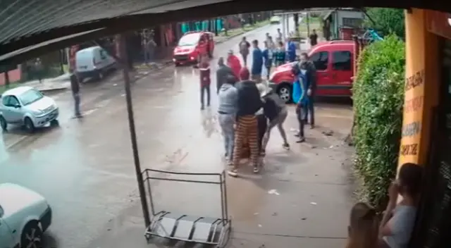 Las cámaras de seguridad captaron el momento del ataque.