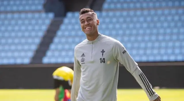 Un video captó el preciso momento en que las cámaras le robaron protagonismo a Renato Tapia por dos publicidades de marcas peruanas en el estadio Balaídos.