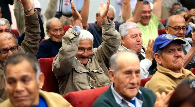 Adultos mayores podrán salir de sus viviendas durante el estado de emergencia.