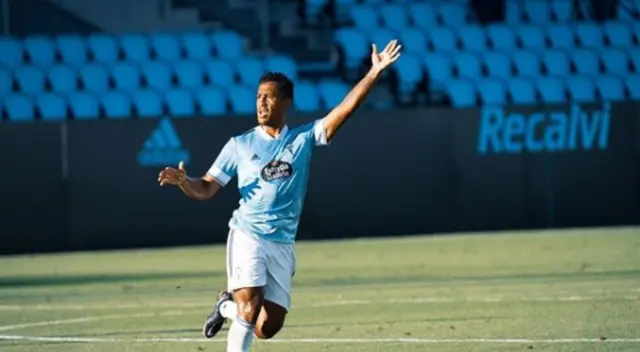 En el estadio Balaídos, dos marcas peruanas le robaron protagonismo a Renato Tapia en pleno partido de Barcelona vs. Celta.