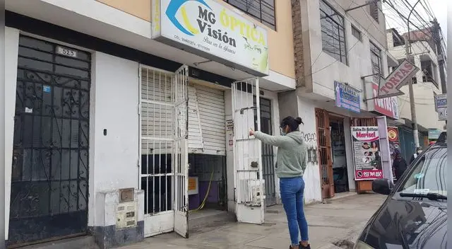 Cámaras de seguridad registran robo de 60 mil soles a óptica Cámaras de seguridad registran robo de 60 mil soles a óptica