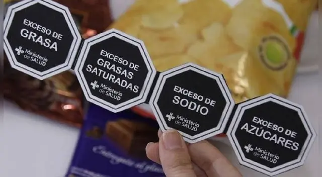 El consumo en exceso de los productos etiquetados con octógonos de advertencia pone en riesgo nuestra salud.