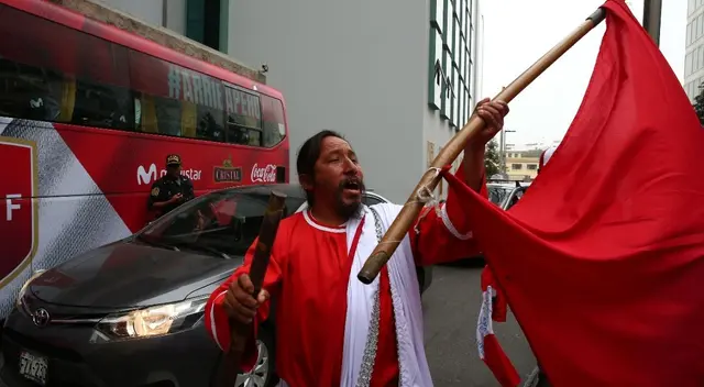 ¡Reapareció! Le pidió a Luis Advíncula que se olvide de los escándalos. Espera que la bicolor le gane a Paraguay para mitigar el dolor por la pandemia. ¡Reapareció! Le pidió a Luis Advíncula que se olvide de los escándalos. Espera que la bicolor le gane a Paraguay para mitigar el dolor por la pandemia.