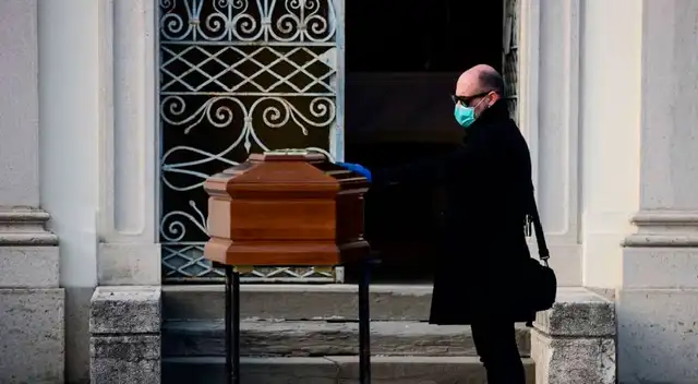 Italia fue uno de los países en superar a China en más casos fatales por el virus.