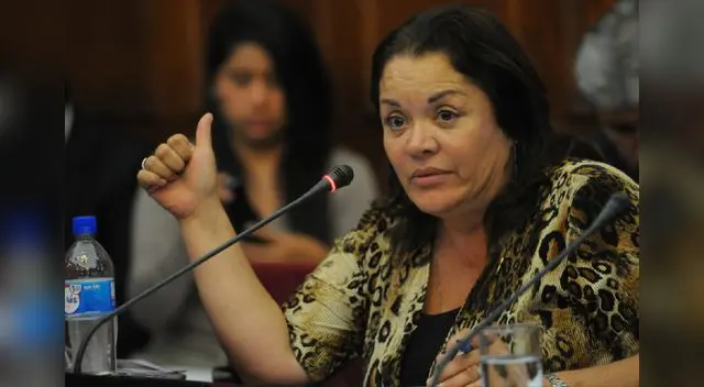 Rosario Sasieta cuestionó las palabras del presidente del Congreso, Manuel Merino, quien comparó como una relación sentimental el trabajo que desempeñan con el Poder Ejecutivo. Rosario Sasieta cuestionó las palabras del presidente del Congreso, Manuel Merino, quien comparó como una relación sentimental el trabajo que desempeñan con el Poder Ejecutivo.