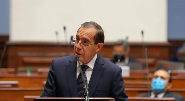 Martos anunció que maestros serán vacunados para el reinicio de clases presenciales del 2021.