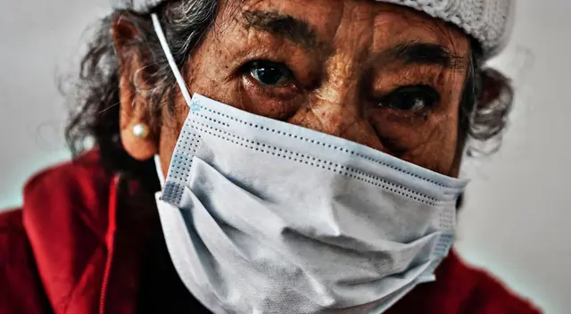 De acuerdo a los datos del Ministerio de Salud, el 70 % de fallecidos por la COVID-19 son adultos mayores. De acuerdo a los datos del Ministerio de Salud, el 70 % de fallecidos por la COVID-19 son adultos mayores.