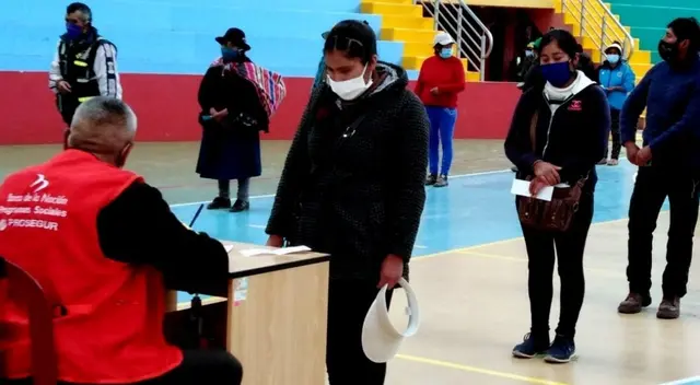 Este mes de octubre se hace el segundo pago del bono Yo me quedo en casa y aquí te explicamos cómo ingresar al link de la lista de beneficiarios para que sepas en qué banco te toca retirar S/760. Este mes de octubre se hace el segundo pago del bono Yo me quedo en casa y aquí te explicamos cómo ingresar al link de la lista de beneficiarios para que sepas en qué banco te toca retirar S/760.