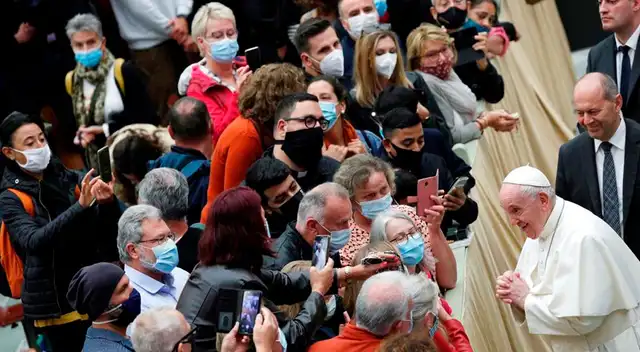 El Papa Francisco aparece sin mascarilla