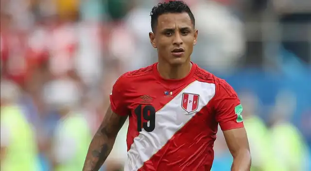 Yoshimar Yotún baila al llegar a hotel de concentración.