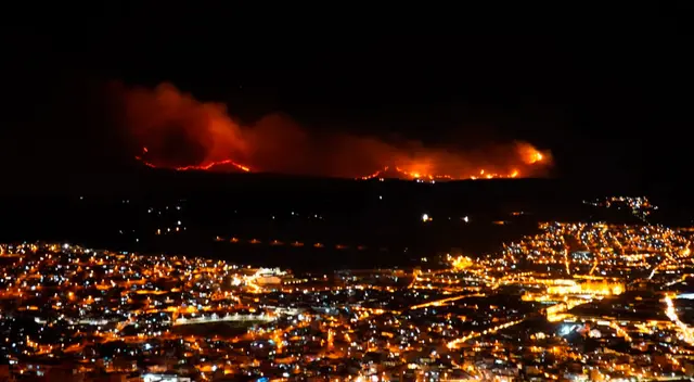 Más de 30 hectáreas del sector Tambomachay han sido consumidos por el intenso siniestro que inició en horas de la tarde.