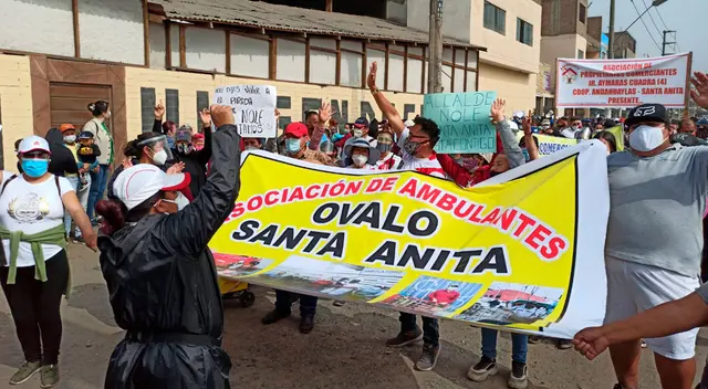 Los comerciantes consideran que de efectuarse el traslado, aumentaría el caos vehicular, contaminación ambiental y otros problemas más.