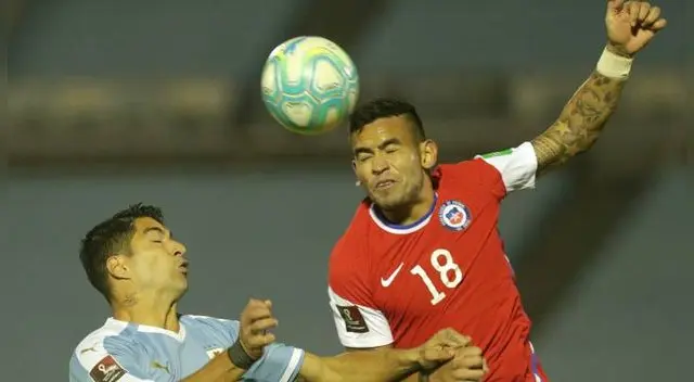 El juez no quiso ver un claro penal a favor de Chile.