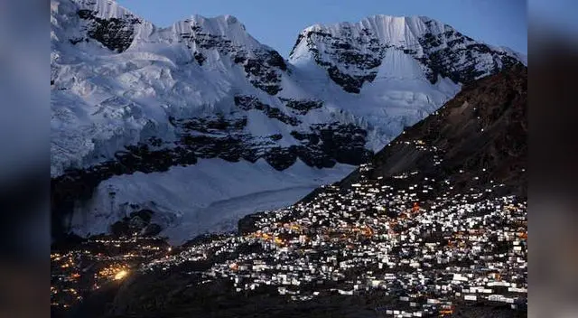 La Rinconada está situada en el nevado Ananea en los Andes peruanos