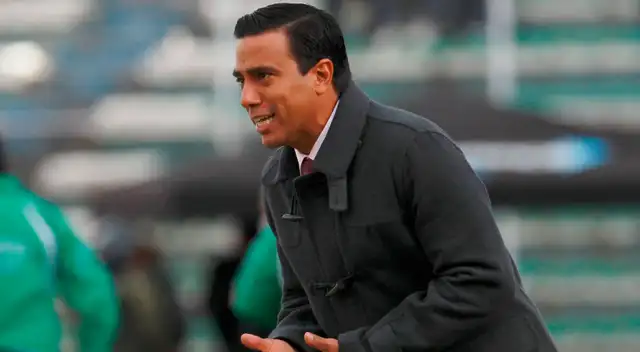 César Farias, DT de Bolivia.