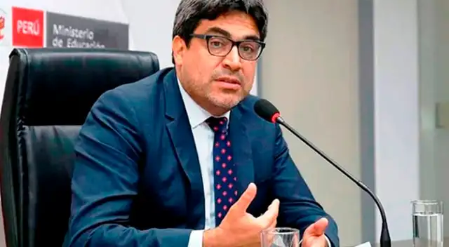 Martín Benavides rechaza medida sobre restitución de profesores.