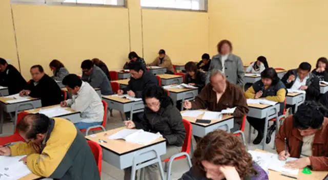 Martín Benavides rechaza medida sobre restitución de profesores.